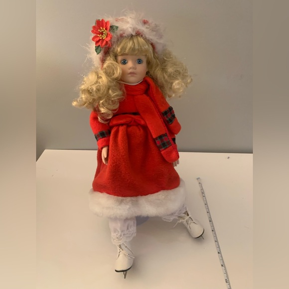 Beautiful Christmas Ceramic Victorian Skater Doll. - Picture 7 of 9